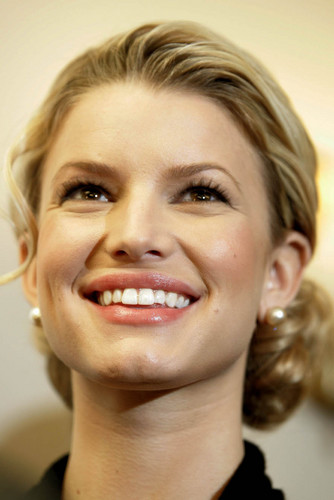 jessica simpson face